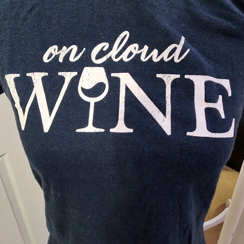 💙Free with Bundle💙 On Cloud Wine Tee Size M - Picture 2 of 6